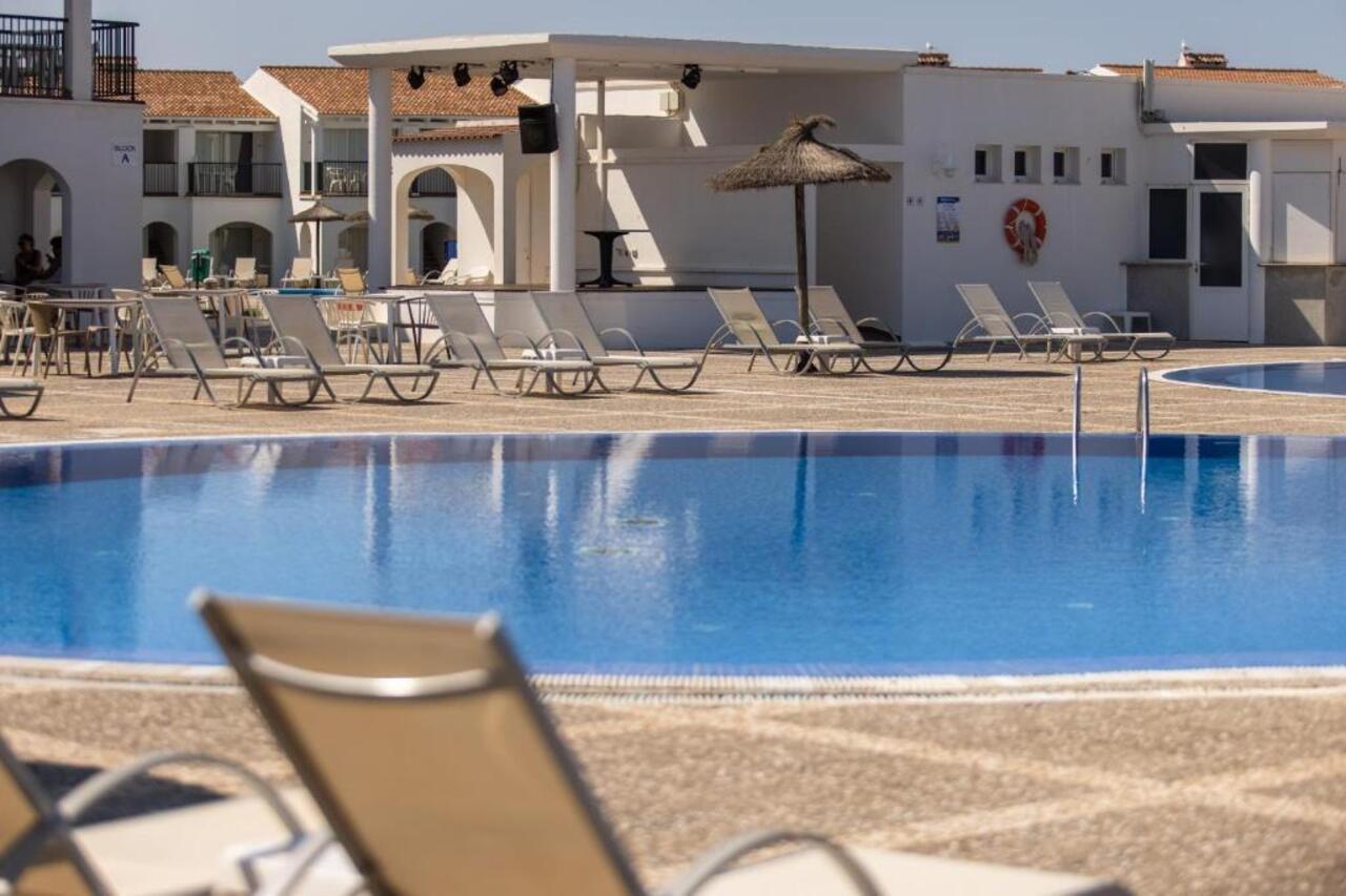 فندق إتش واي بي سي كلوب كالا إن بلانيس المظهر الخارجي الصورة